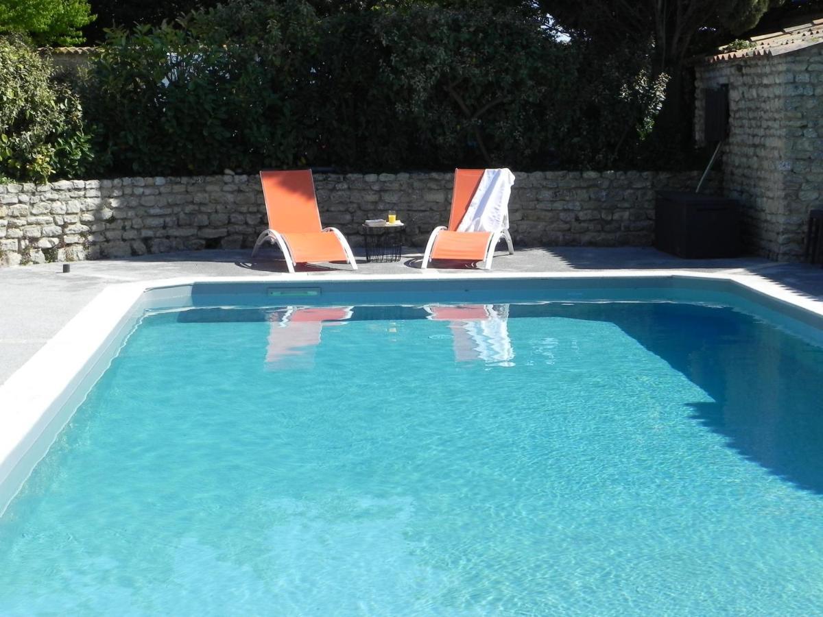 Del Re 3 Face A La Piscine La Flotte